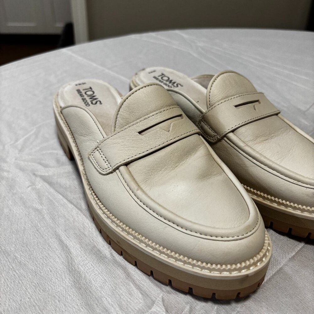 TOMS white mule loafer.  Size 8
